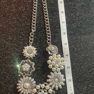 Elegant Silver and Pearl Floral Necklace
